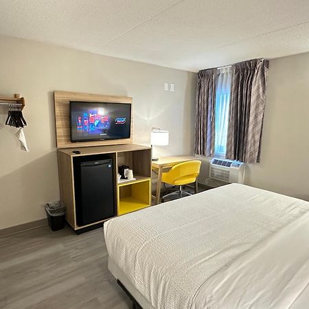Days Inn By Wyndham Mandan Bismarck Area Exterior photo