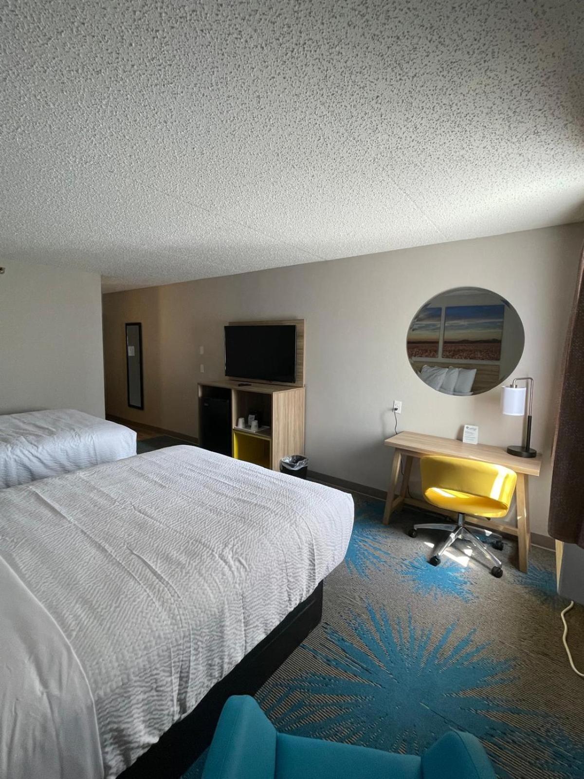 Days Inn By Wyndham Mandan Bismarck Area Exterior photo