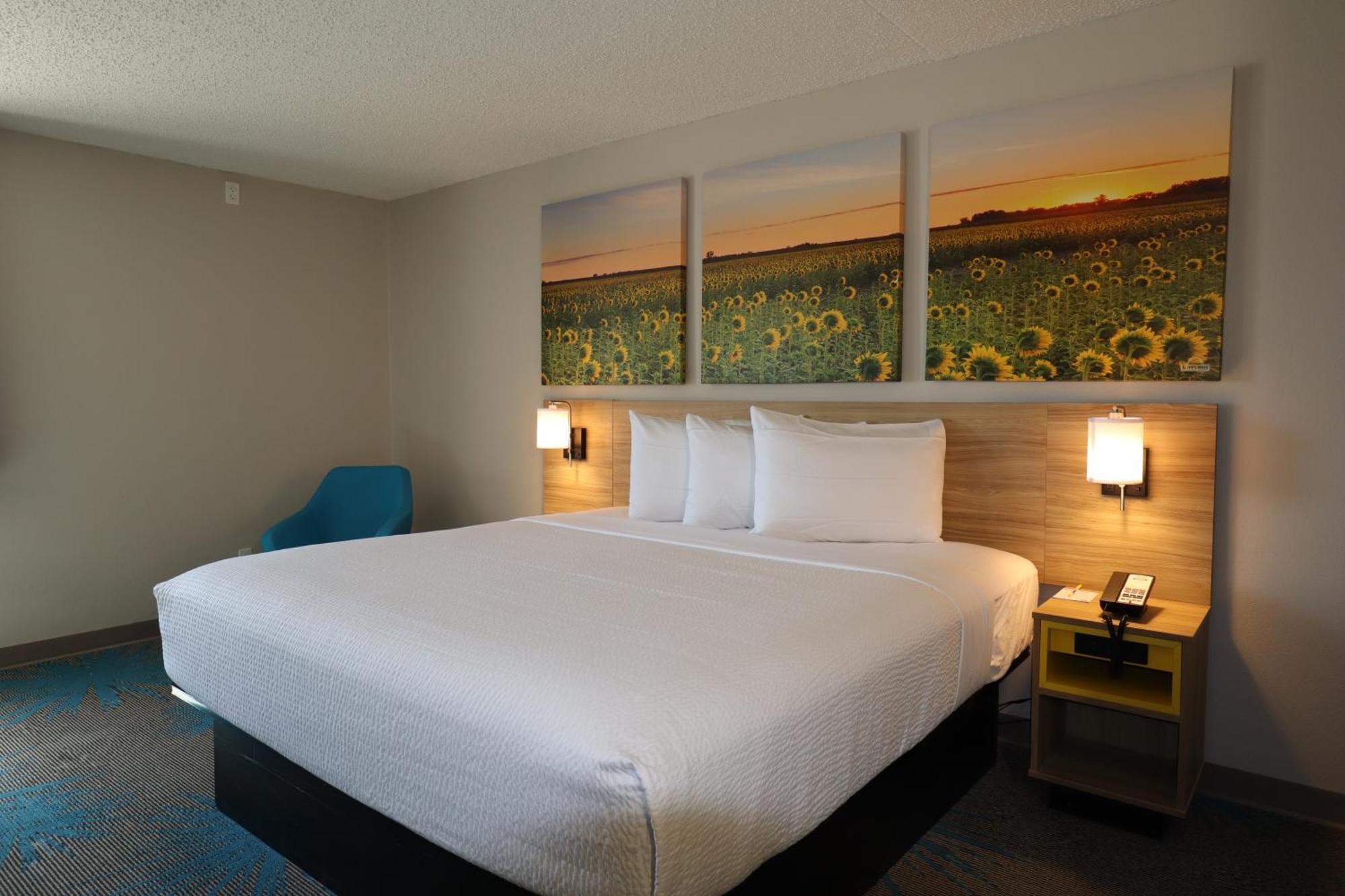Days Inn By Wyndham Mandan Bismarck Area Exterior photo