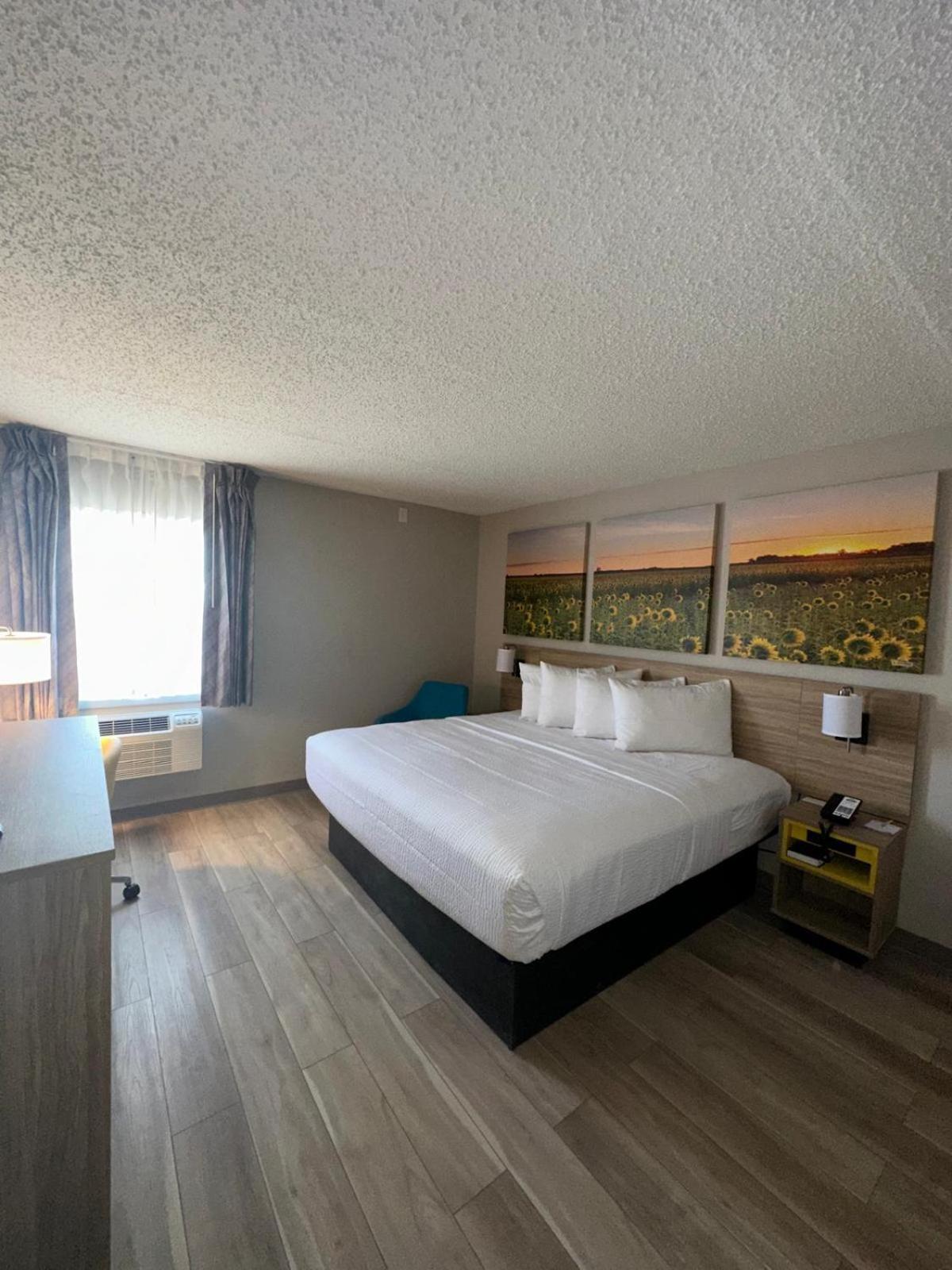 Days Inn By Wyndham Mandan Bismarck Area Exterior photo